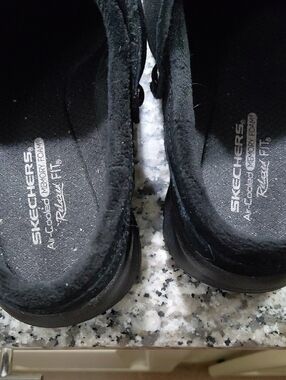 Skechers Black Women's Slip-On Relaxed Fit Memory Foam Sneakers9.5